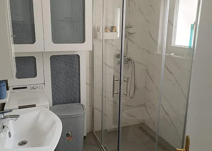 Maria Appartement Vir